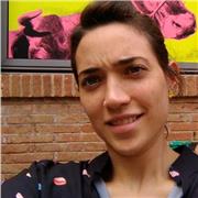 Profesora de cocina imparte clases a todas las edades